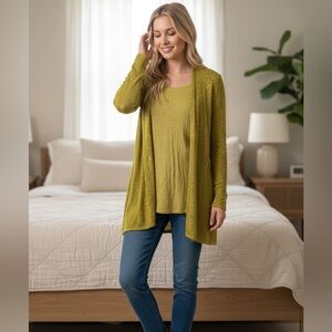 Eileen Fisher combo set
Sleeveless shirt size LARGE
Cardigan sweater size MEDIUM